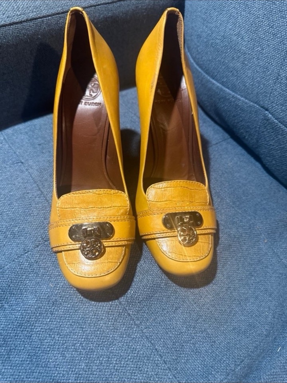 Tory Burch Mustard Leather Logo-Accent Pumps